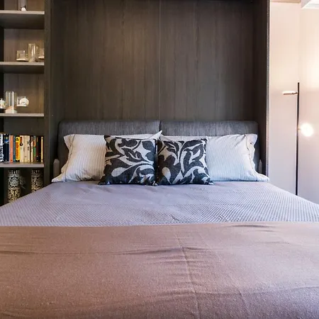 Elegant Studio With Air Conditioning